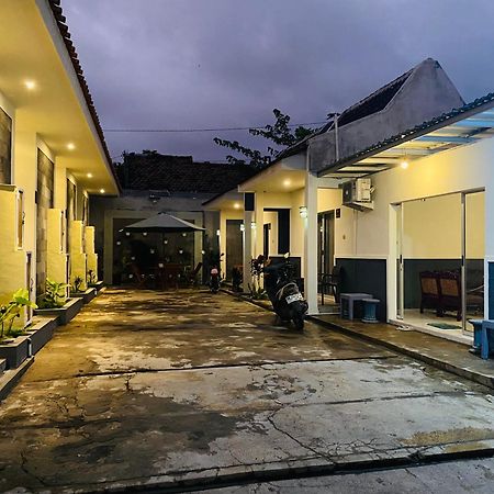 Robiu Bed & Breakfast Banyuwangi  Luaran gambar