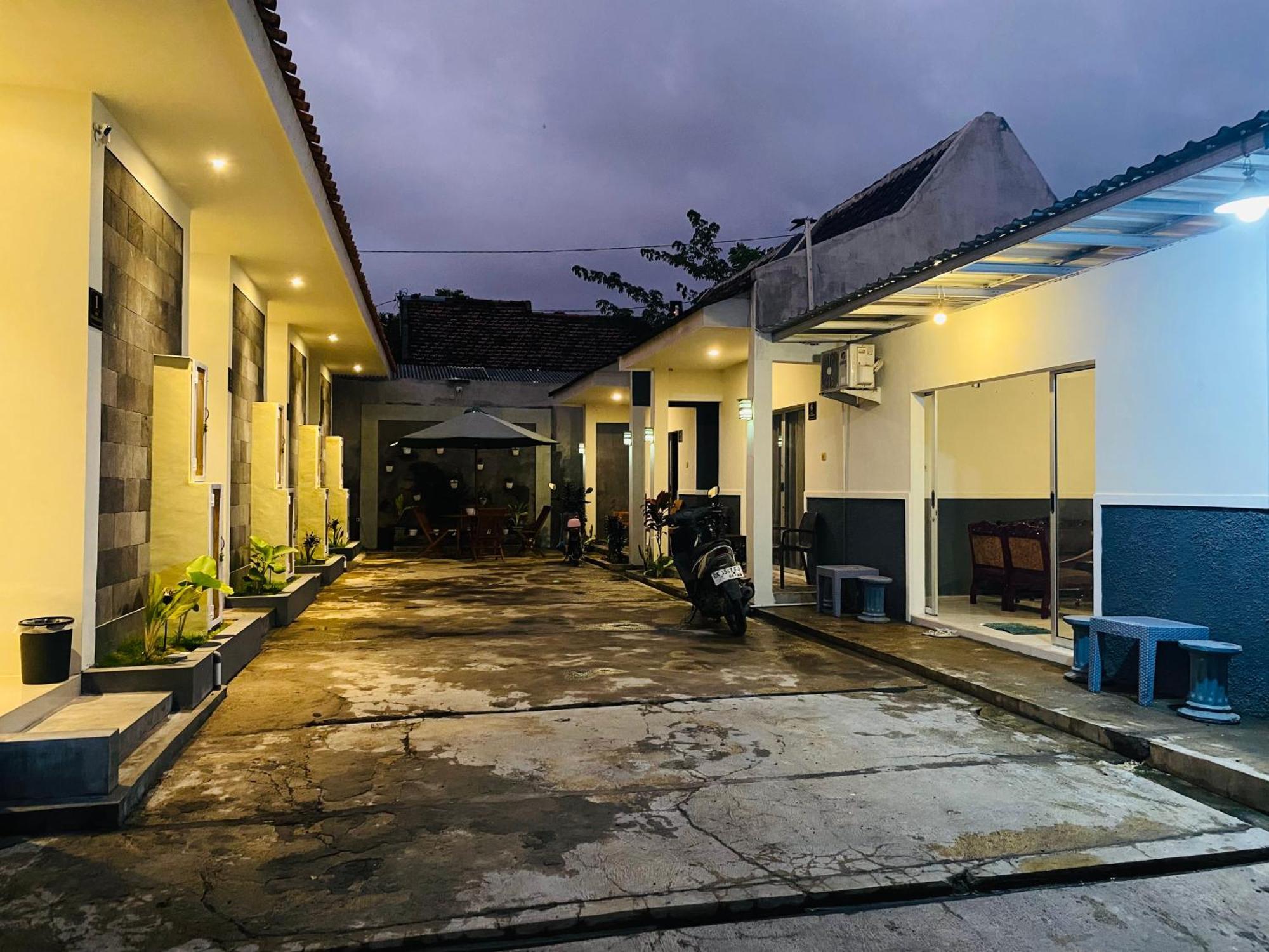 Robiu Bed & Breakfast Banyuwangi  Luaran gambar